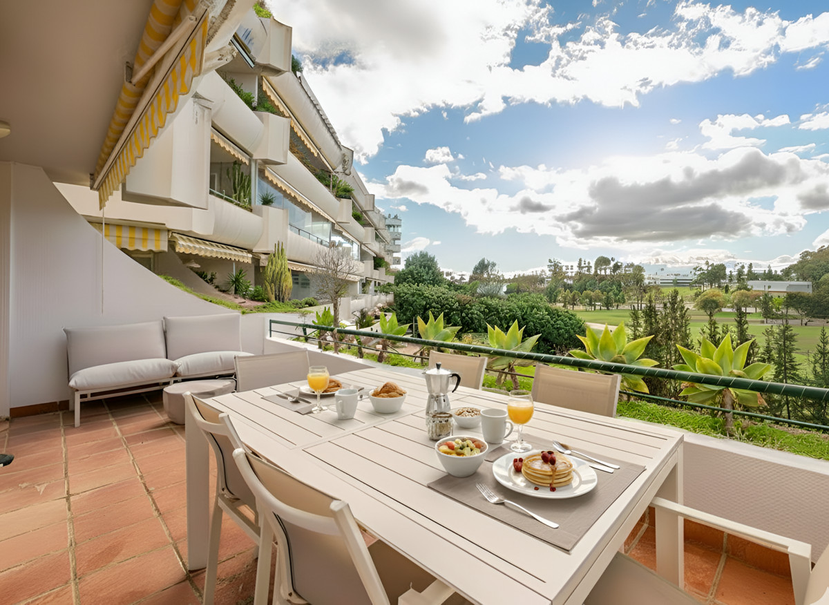 Se vende Apartamento Planta Media de 2 dormitorios en Costa Del Sol, Málaga, España