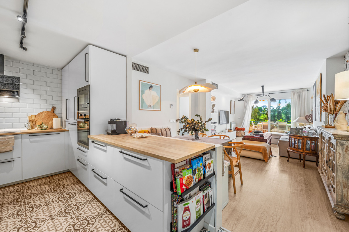 Se vende Apartamento Planta Media de 2 dormitorios en Costa Del Sol, Málaga, España