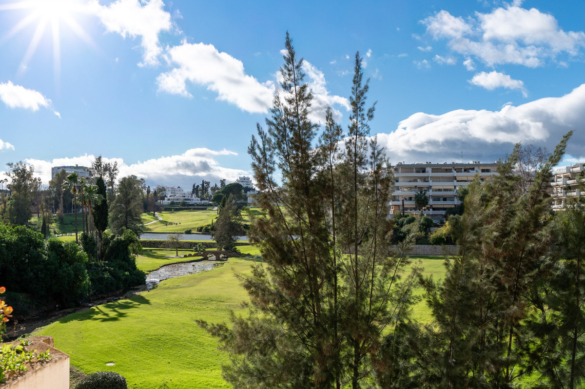 Se vende Apartamento Planta Media de 2 dormitorios en Costa Del Sol, Málaga, España