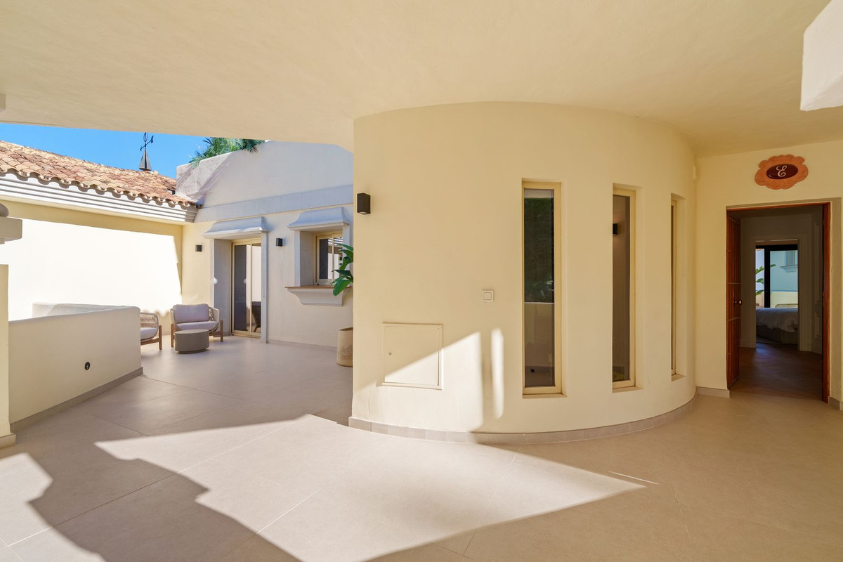 3 Bed Apartment for sale in Nueva Andalucía Costa Del Sol, Málaga, Spain