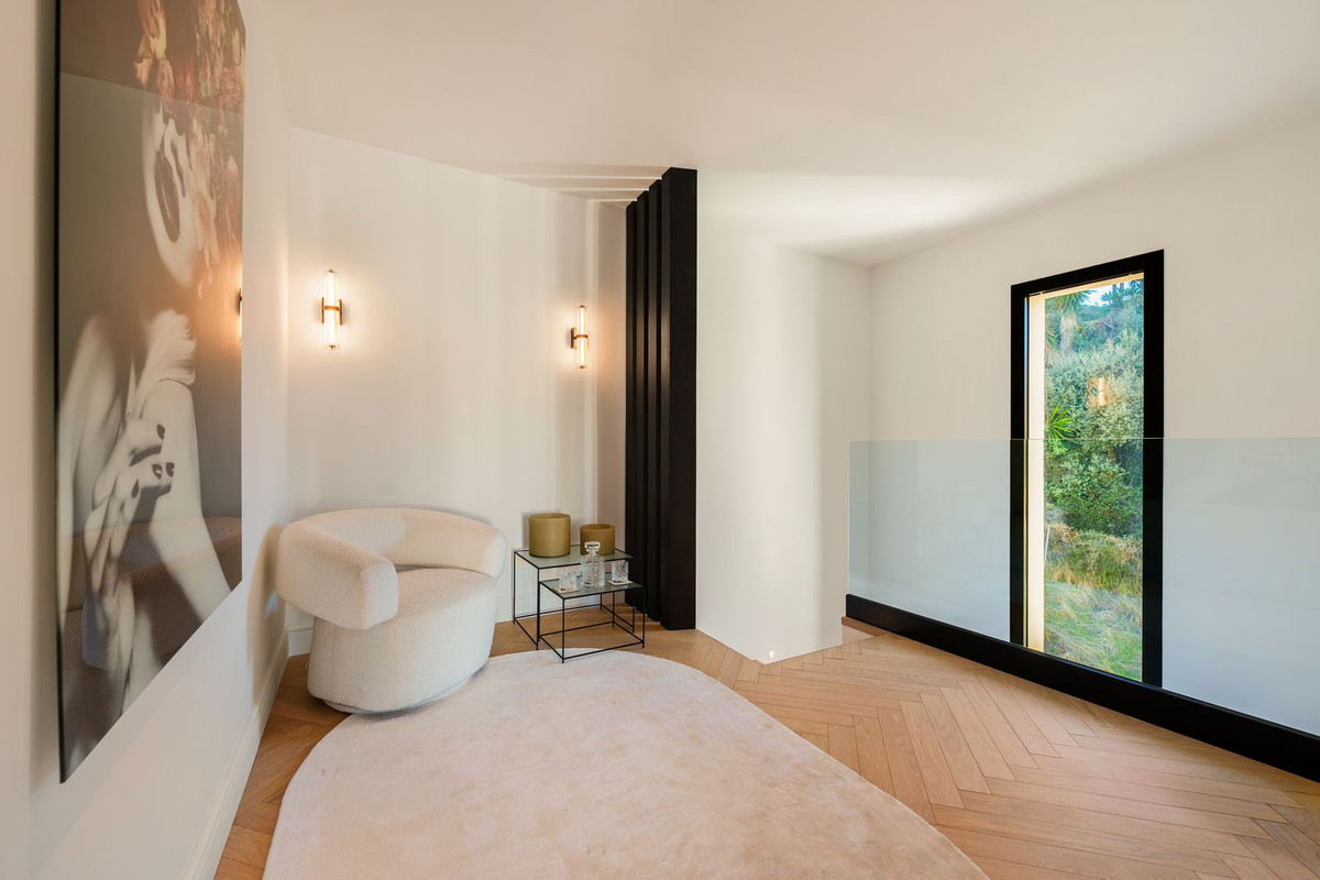 3 Bed Apartment for sale in Nueva Andalucía Costa Del Sol, Málaga, Spain