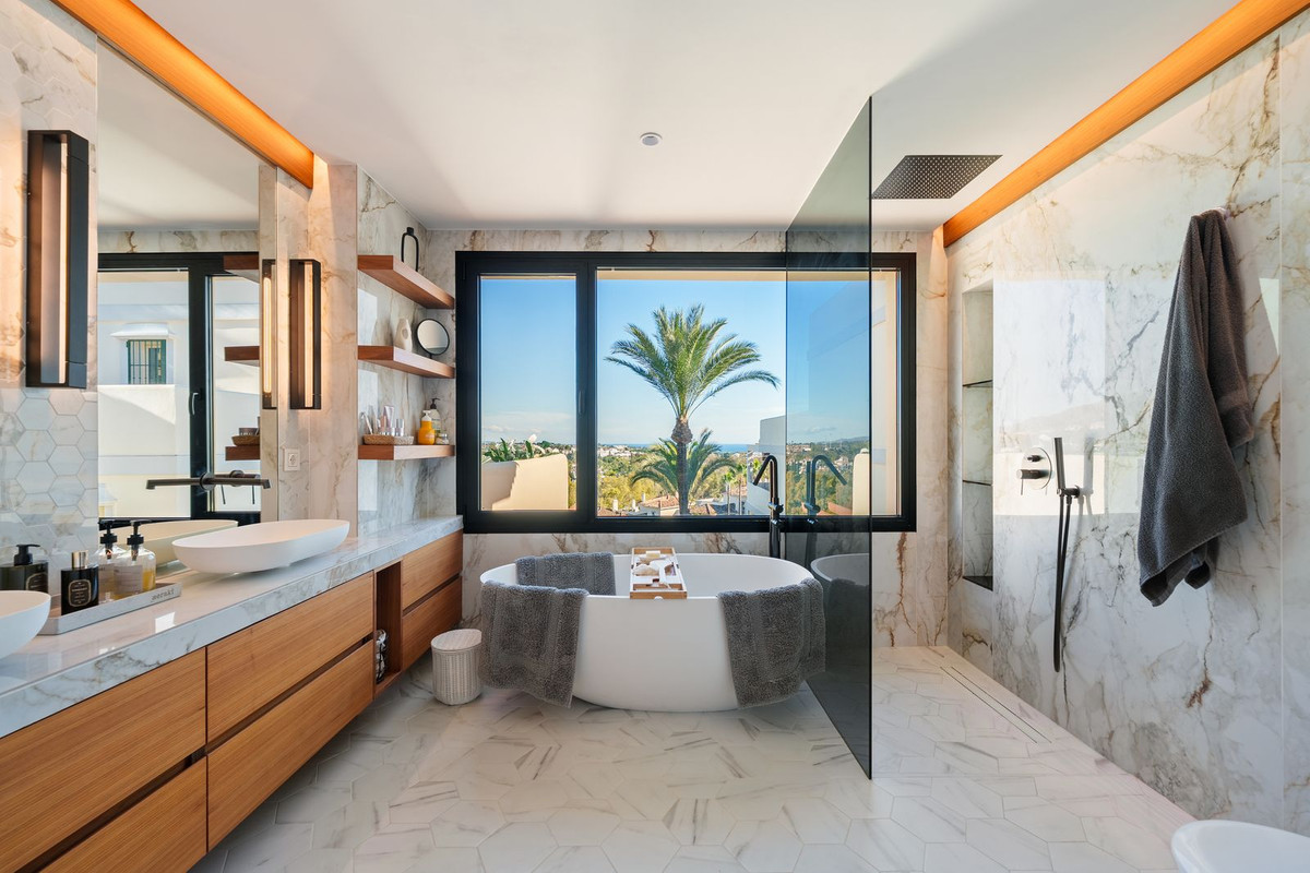 3 Bed Apartment for sale in Nueva Andalucía Costa Del Sol, Málaga, Spain
