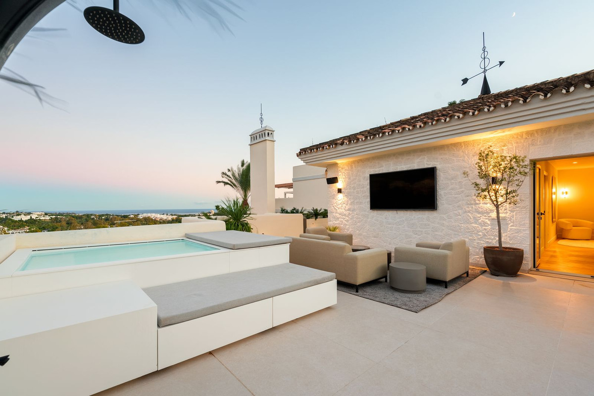 3 Bed Apartment for sale in Nueva Andalucía Costa Del Sol, Málaga, Spain