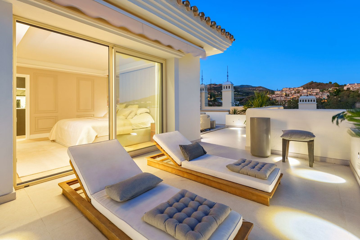 3 Bed Apartment for sale in Nueva Andalucía Costa Del Sol, Málaga, Spain