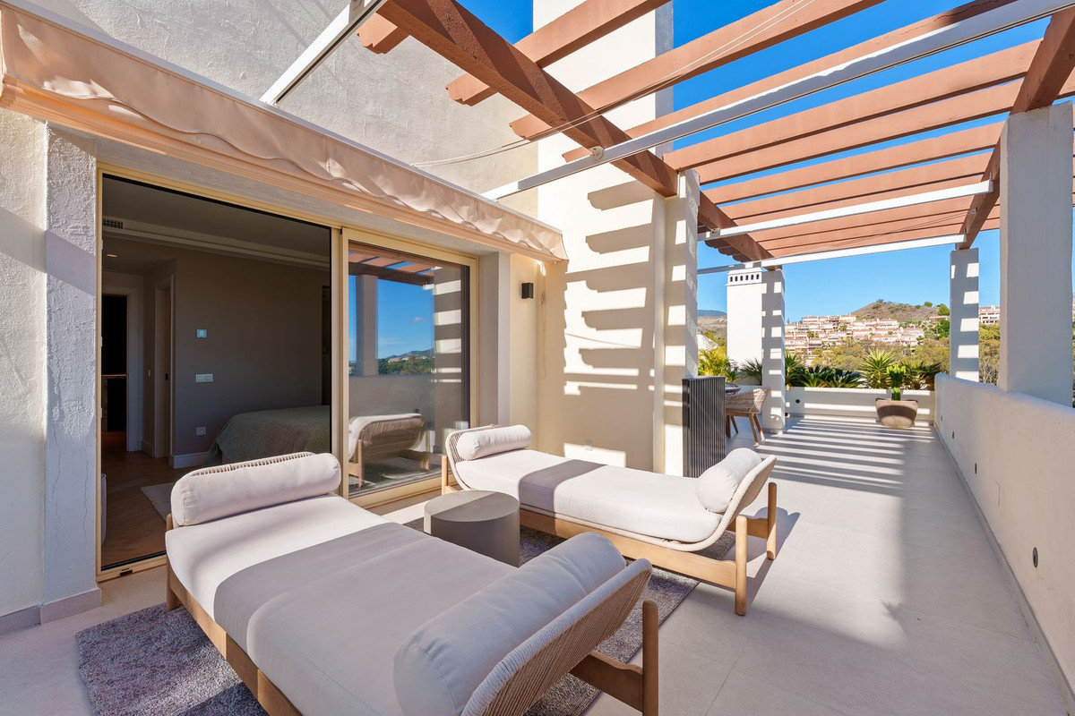 3 Bed Apartment for sale in Nueva Andalucía Costa Del Sol, Málaga, Spain