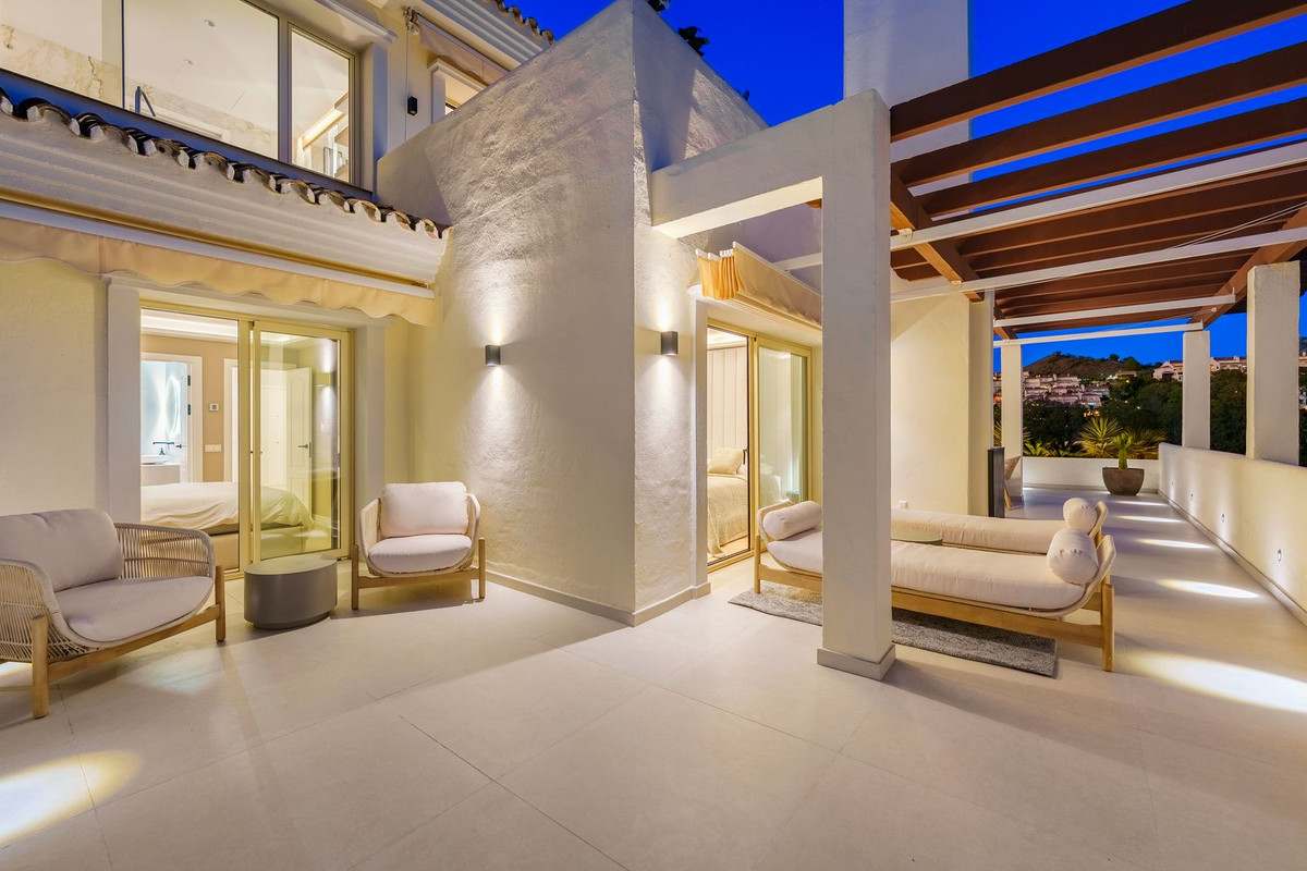 3 Bed Apartment for sale in Nueva Andalucía Costa Del Sol, Málaga, Spain