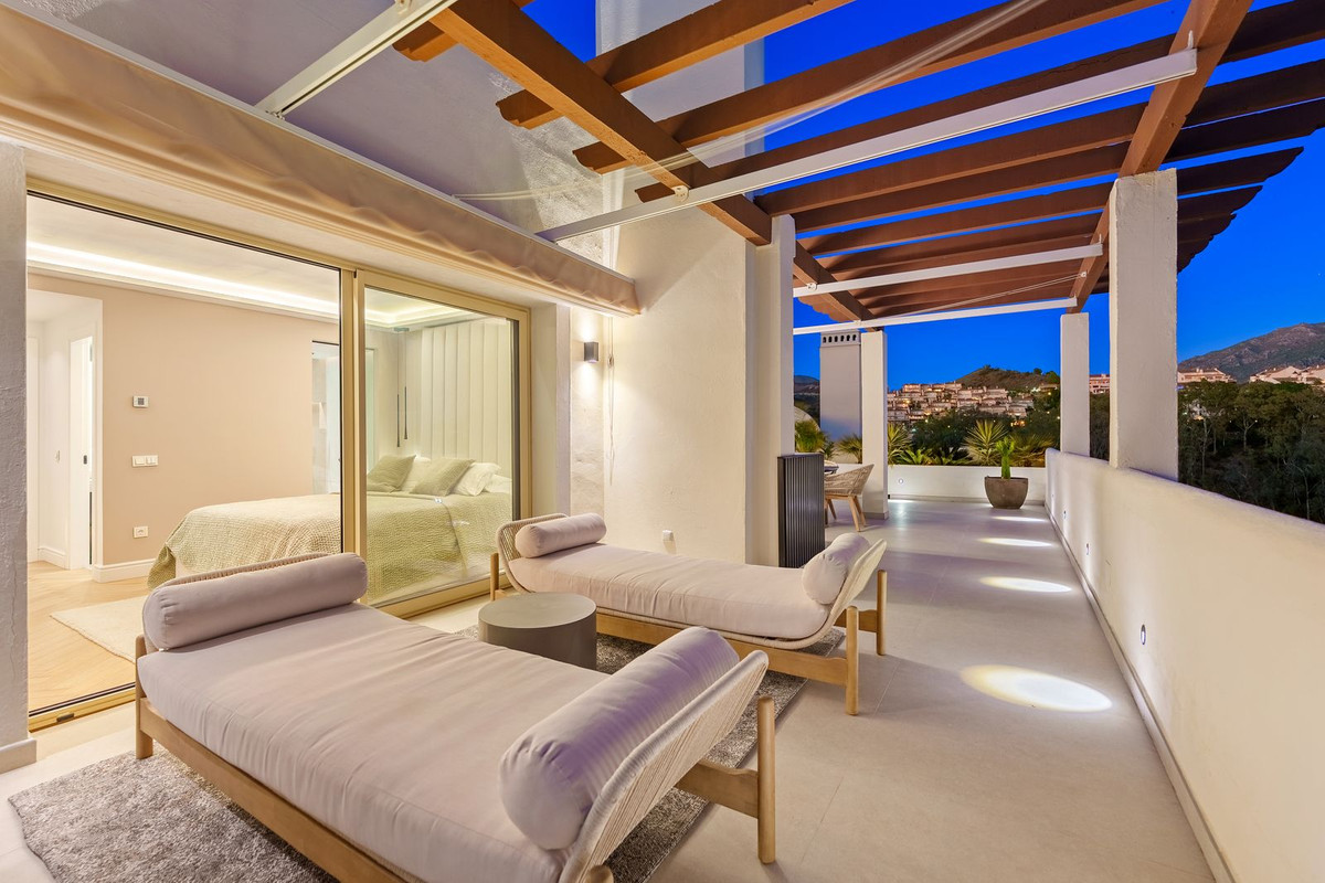 3 Bed Apartment for sale in Nueva Andalucía Costa Del Sol, Málaga, Spain