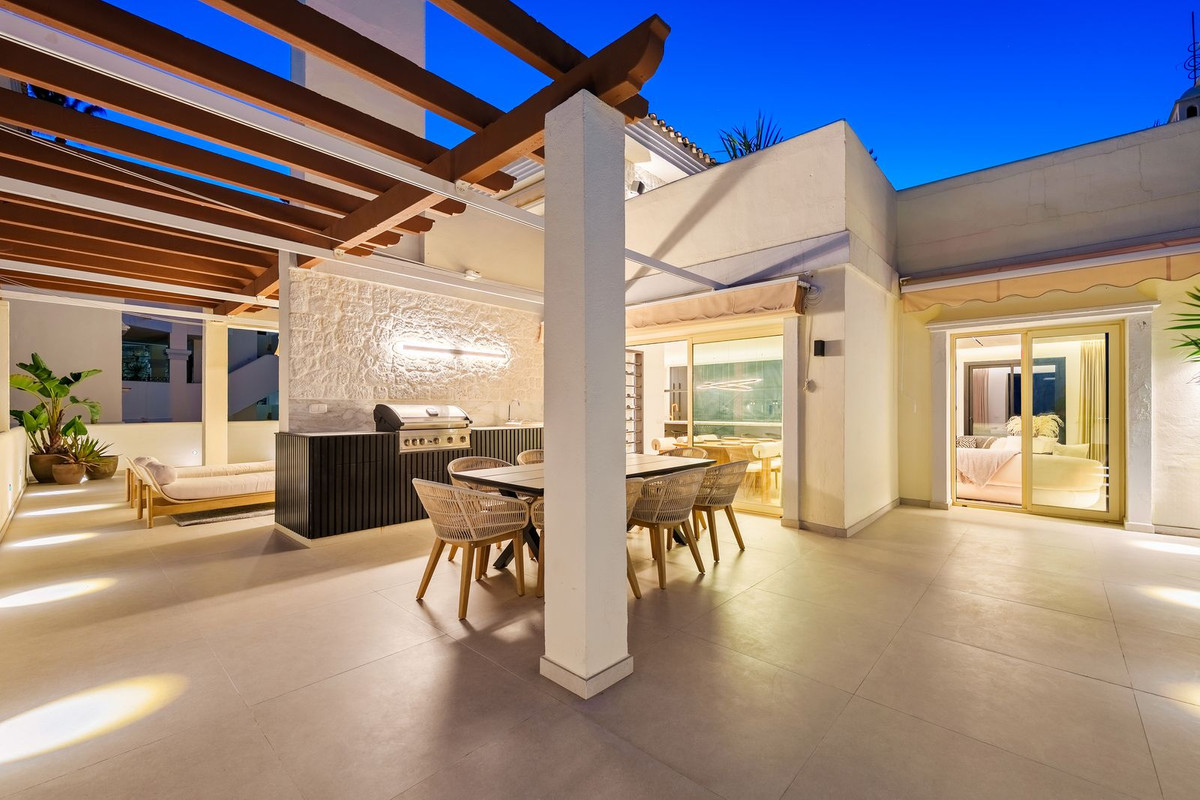 3 Bed Apartment for sale in Nueva Andalucía Costa Del Sol, Málaga, Spain