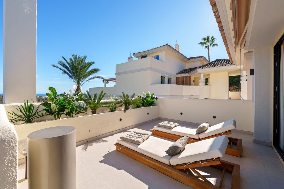 3 Bed Apartment for sale in Nueva Andalucía Costa Del Sol, Málaga, Spain