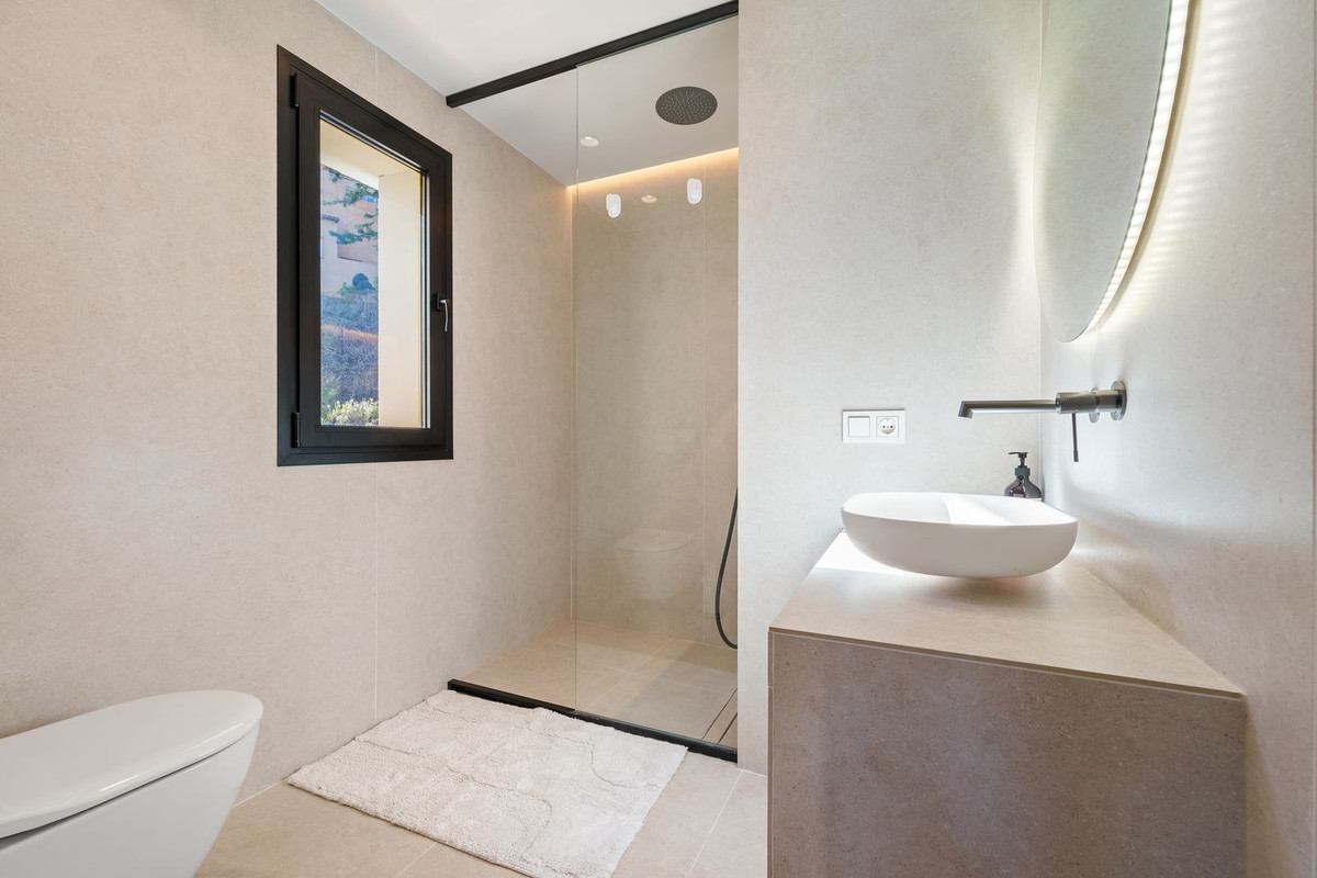 3 Bed Apartment for sale in Nueva Andalucía Costa Del Sol, Málaga, Spain