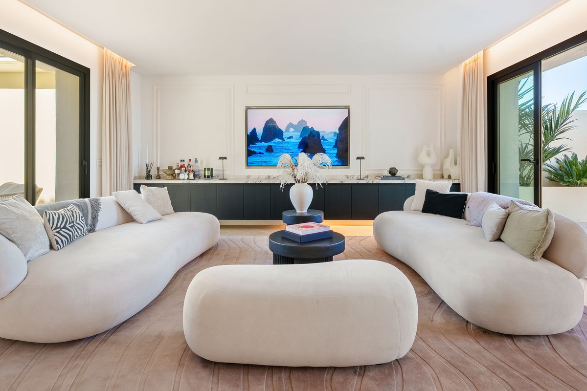 3 Bed Apartment for sale in Nueva Andalucía Costa Del Sol, Málaga, Spain