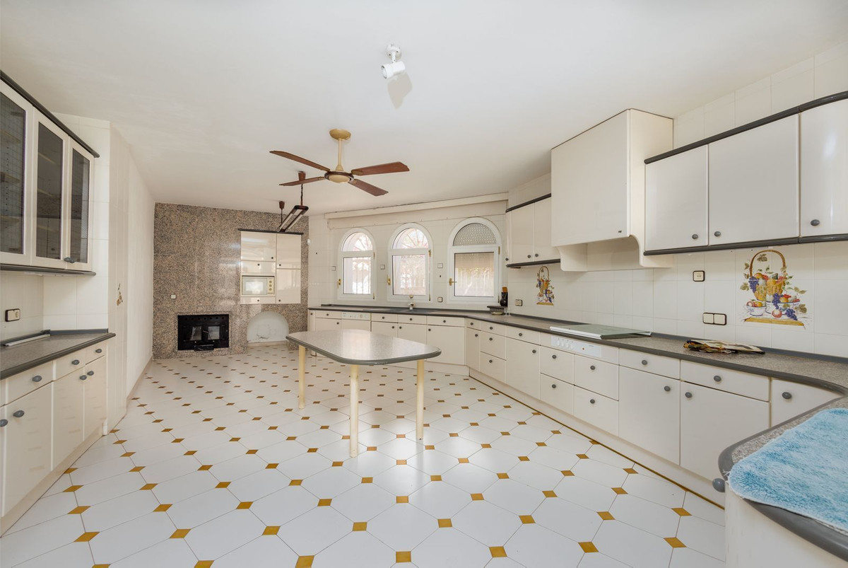 Se vende Villa - Chalet de 9 dormitorios en Costa Del Sol, Málaga, España