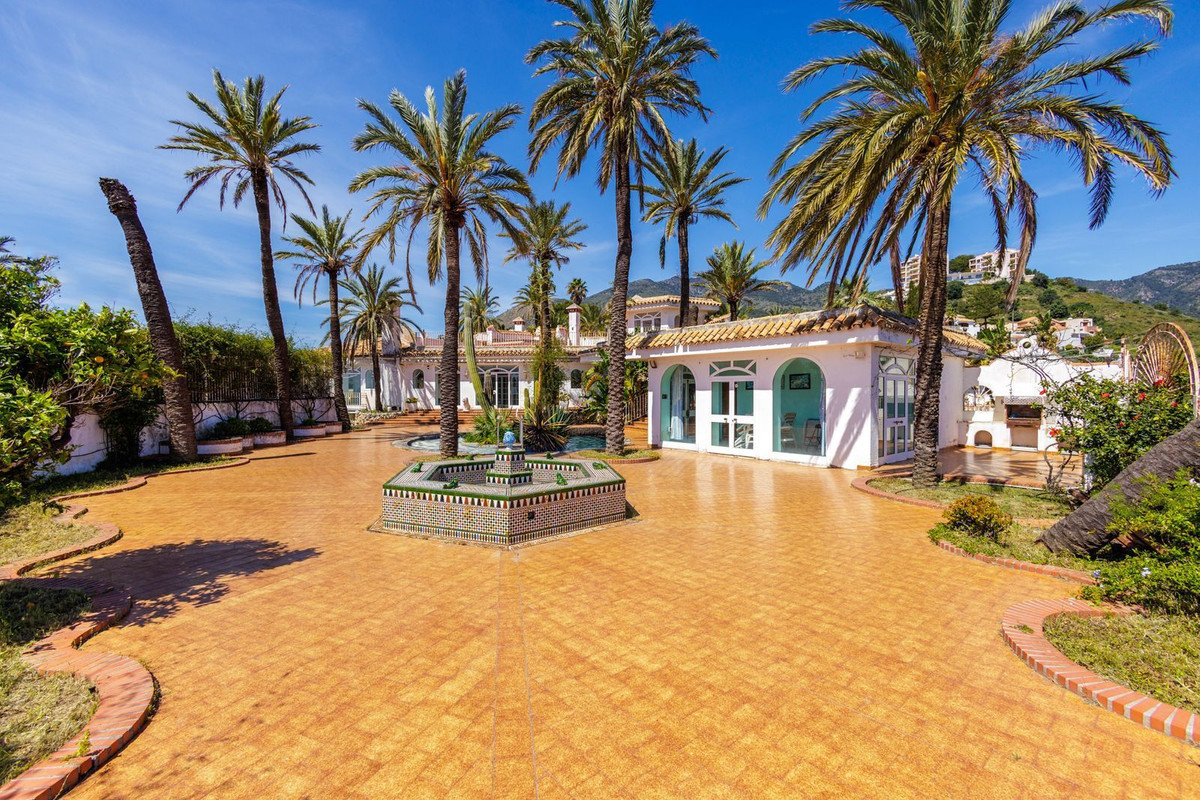 Se vende Villa - Chalet de 9 dormitorios en Costa Del Sol, Málaga, España