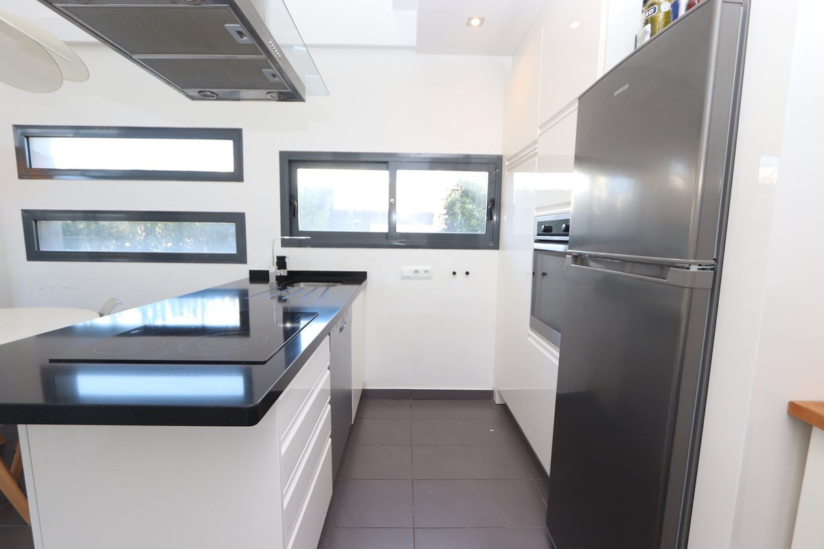 Se vende Villa - Chalet de 3 dormitorios en Costa Blanca, Alicante, España