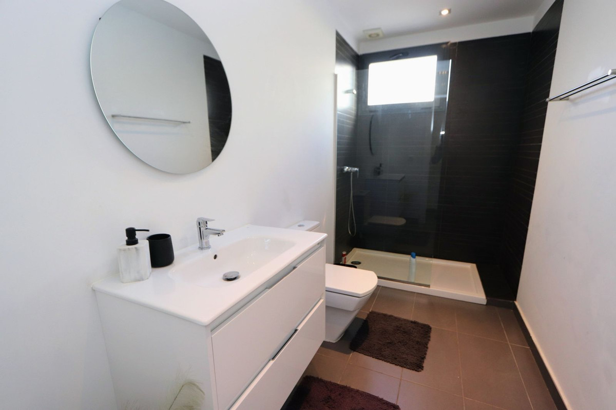 Se vende Villa - Chalet de 3 dormitorios en Costa Blanca, Alicante, España