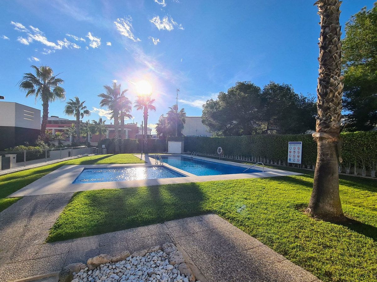Se vende Villa - Chalet de 3 dormitorios en Costa Blanca, Alicante, España