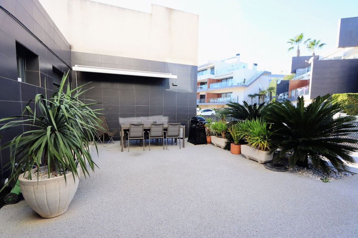 Se vende Villa - Chalet de 3 dormitorios en Costa Blanca, Alicante, España
