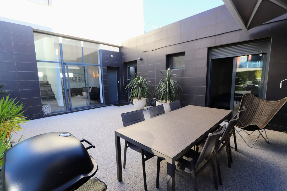 Se vende Villa - Chalet de 3 dormitorios en Costa Blanca, Alicante, España