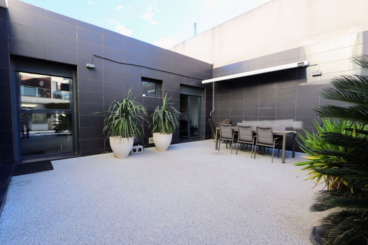 Se vende Villa - Chalet de 3 dormitorios en Costa Blanca, Alicante, España