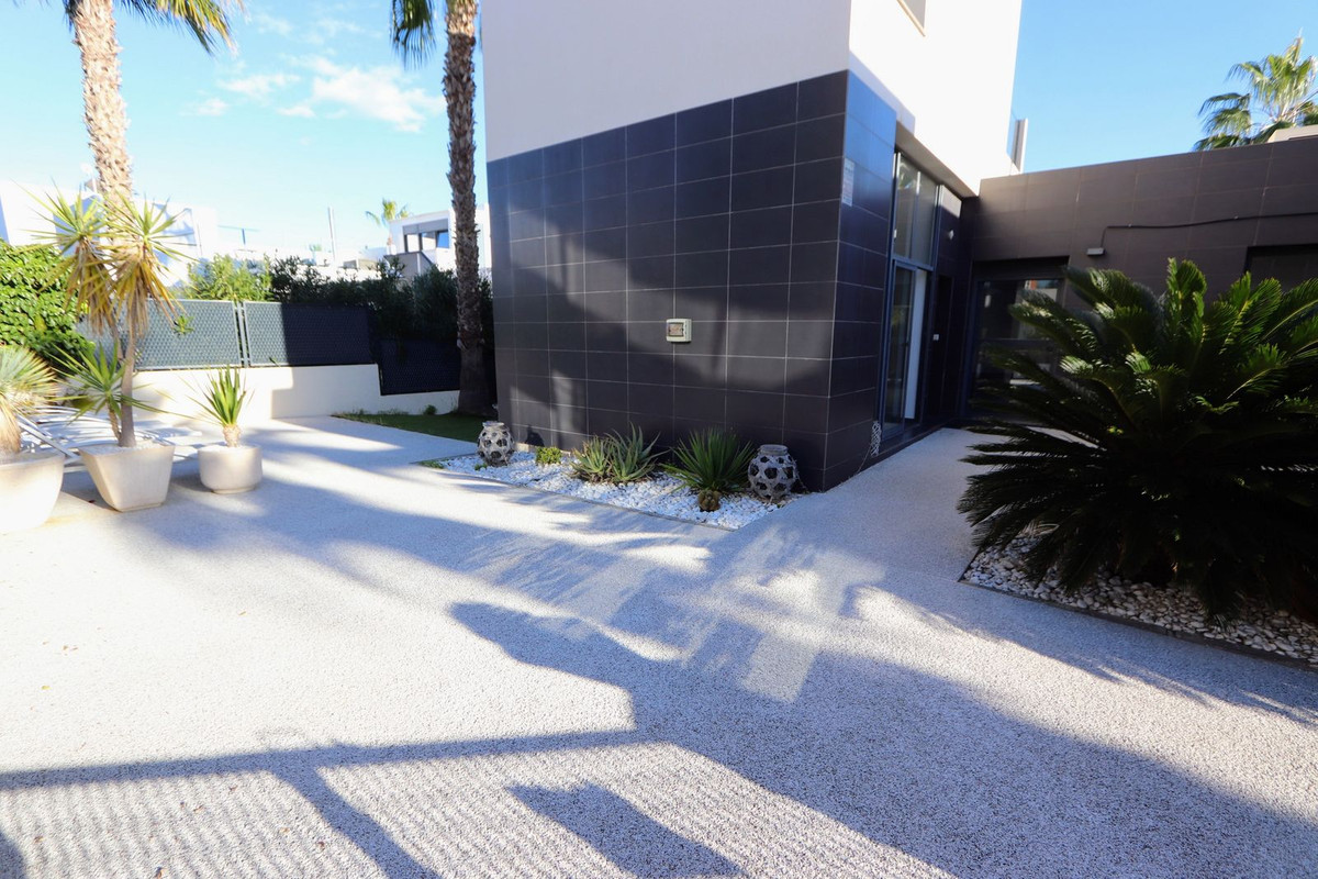 Se vende Villa - Chalet de 3 dormitorios en Costa Blanca, Alicante, España
