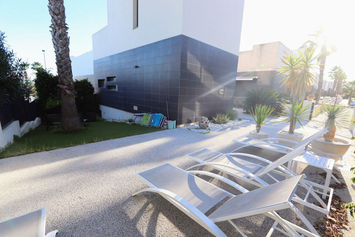 Se vende Villa - Chalet de 3 dormitorios en Costa Blanca, Alicante, España