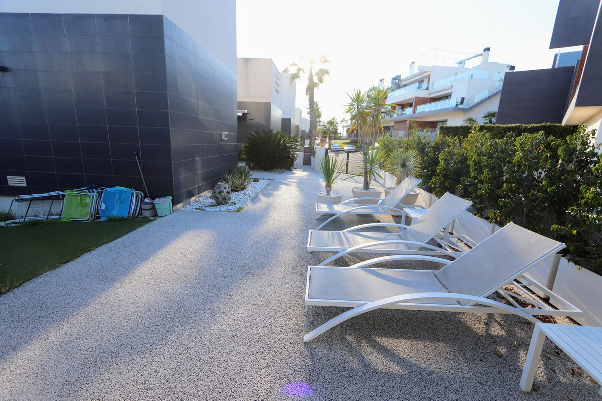 Se vende Villa - Chalet de 3 dormitorios en Costa Blanca, Alicante, España