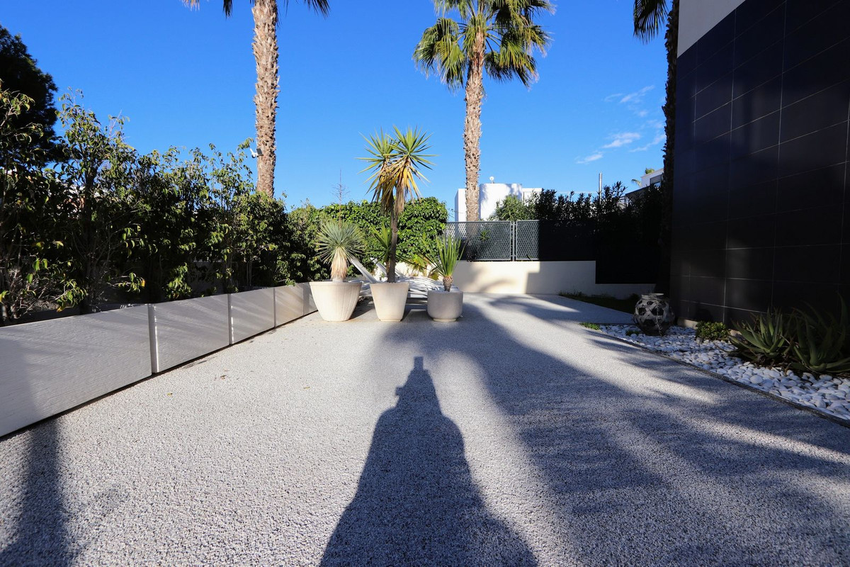 Se vende Villa - Chalet de 3 dormitorios en Costa Blanca, Alicante, España