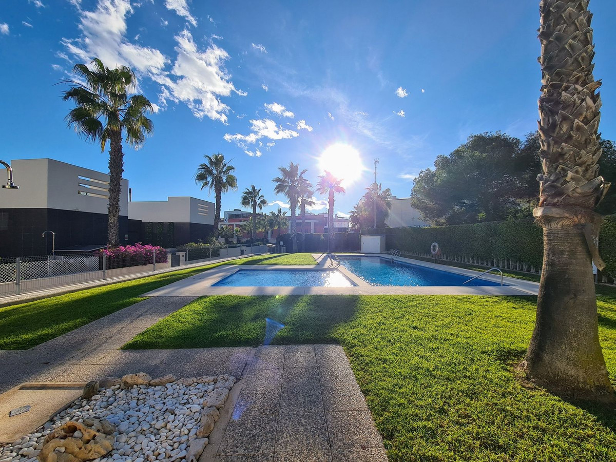 Se vende Villa - Chalet de 3 dormitorios en Costa Blanca, Alicante, España