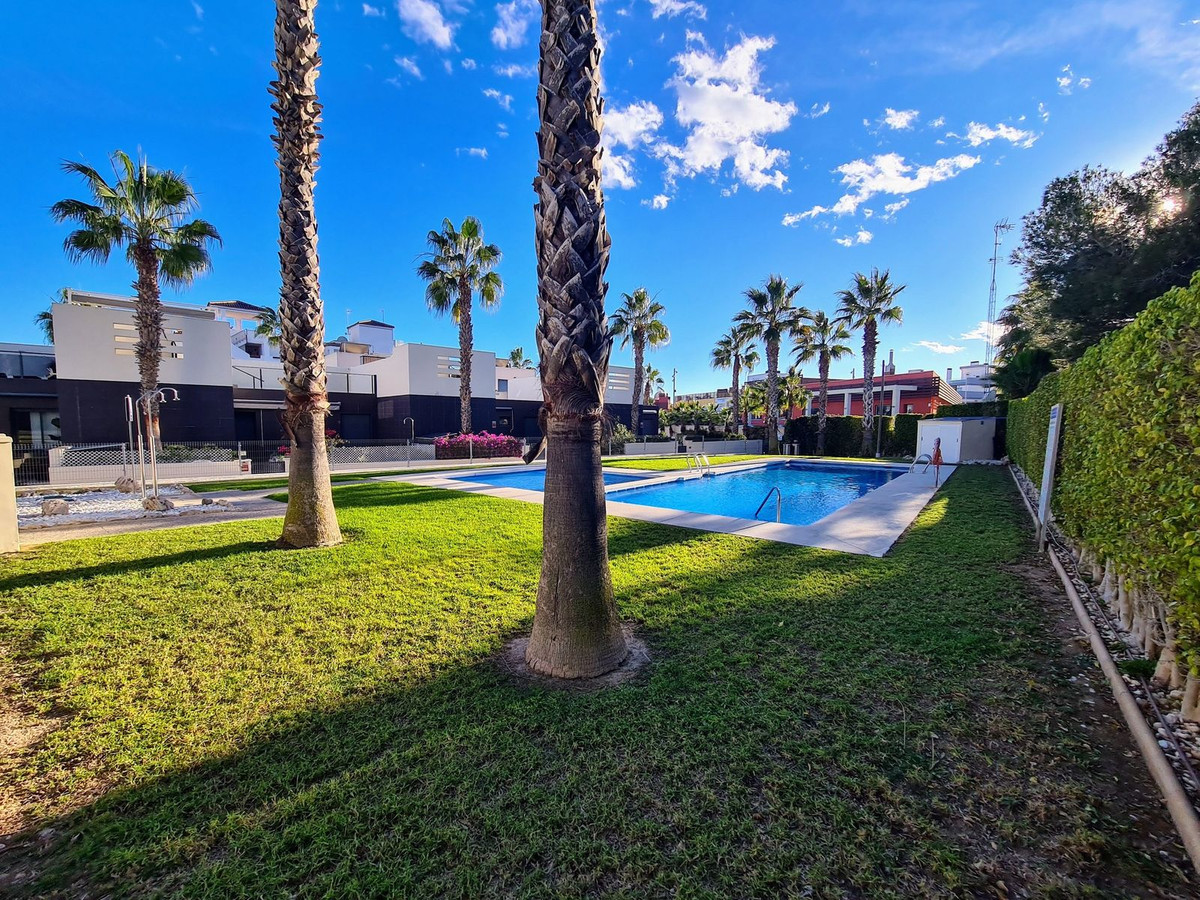 Se vende Villa - Chalet de 3 dormitorios en Costa Blanca, Alicante, España