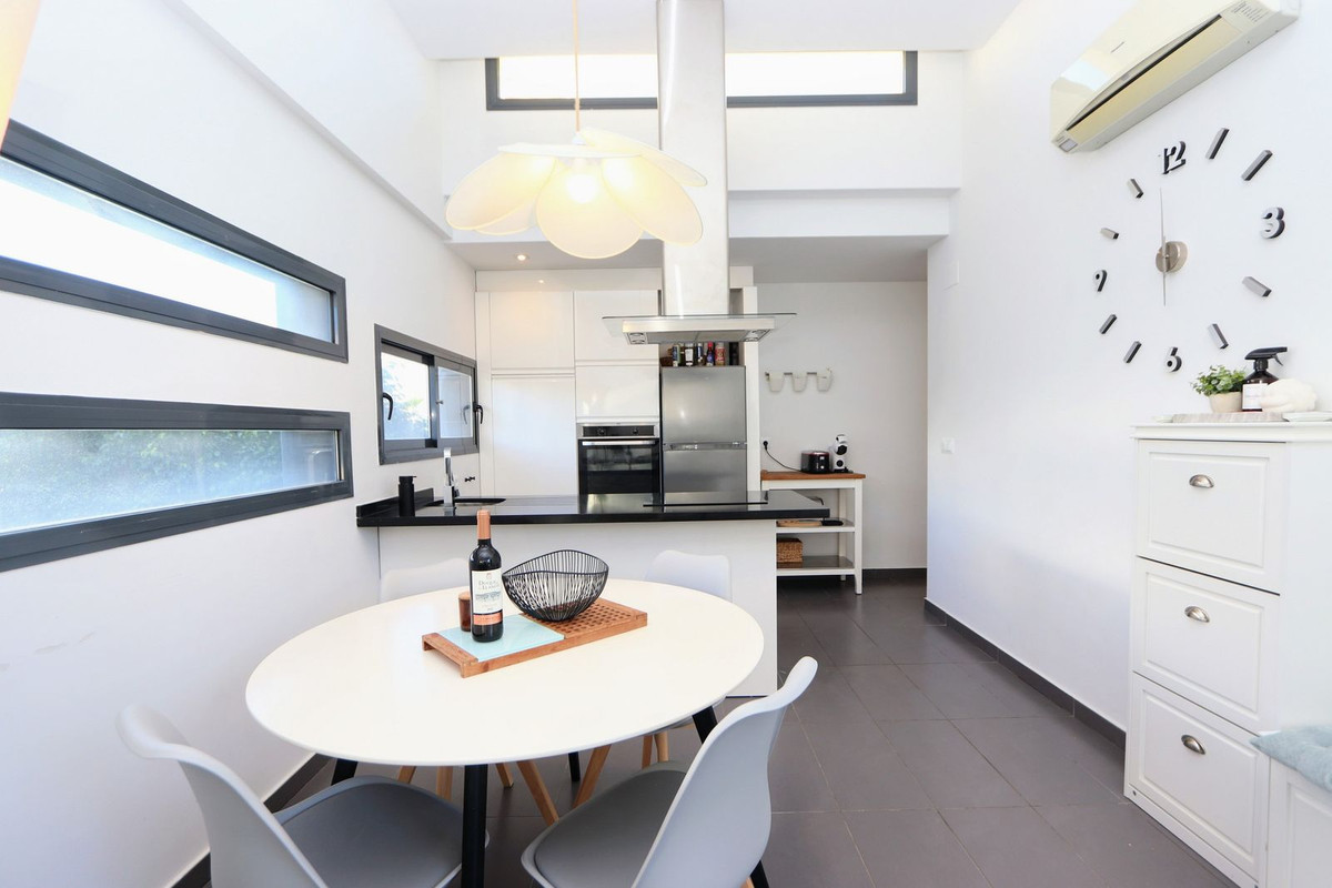Se vende Villa - Chalet de 3 dormitorios en Costa Blanca, Alicante, España
