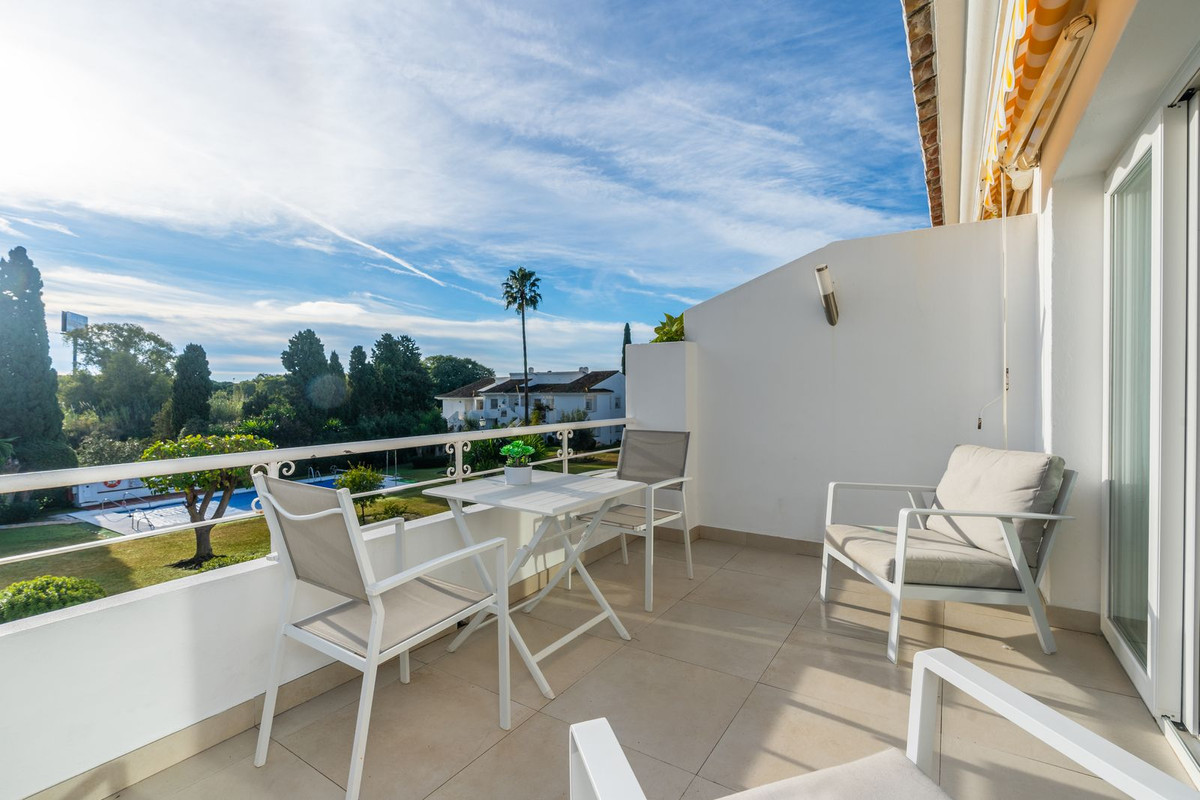 2 Bed Apartment for sale in El Paraiso Costa Del Sol, Málaga, Spain