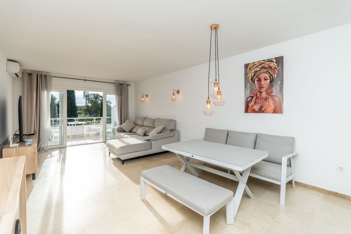 2 Bed Apartment for sale in El Paraiso Costa Del Sol, Málaga, Spain