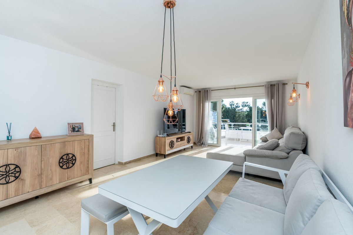 2 Bed Apartment for sale in El Paraiso Costa Del Sol, Málaga, Spain
