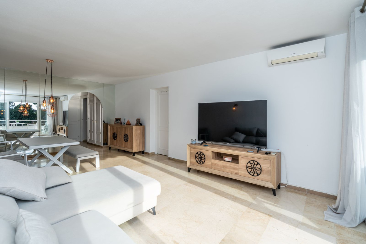2 Bed Apartment for sale in El Paraiso Costa Del Sol, Málaga, Spain