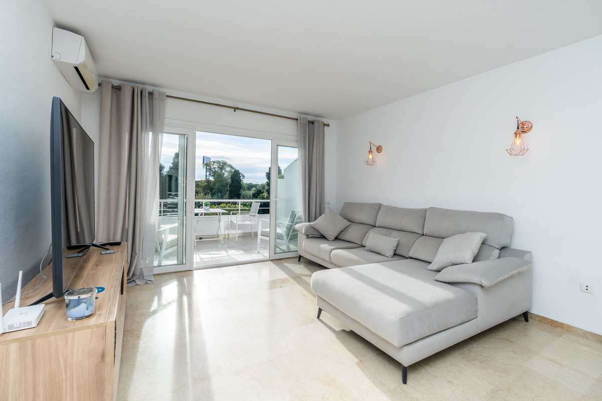 2 Bed Apartment for sale in El Paraiso Costa Del Sol, Málaga, Spain