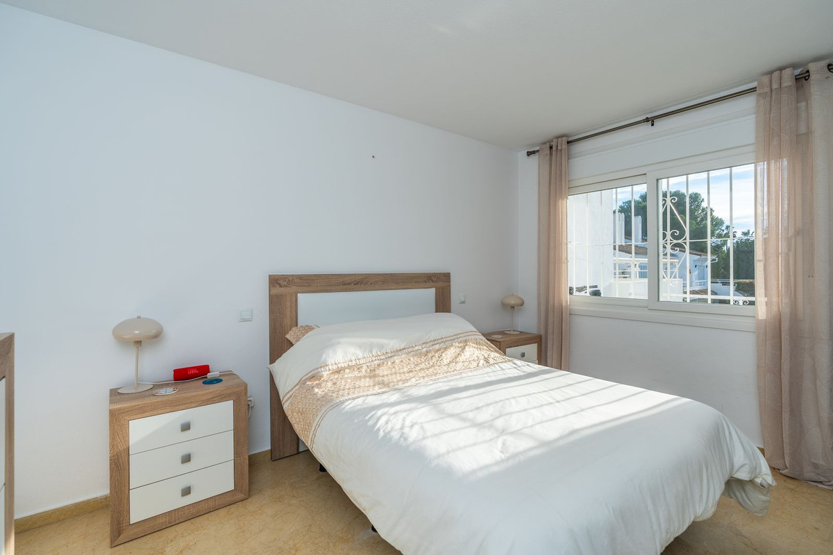 2 Bed Apartment for sale in El Paraiso Costa Del Sol, Málaga, Spain