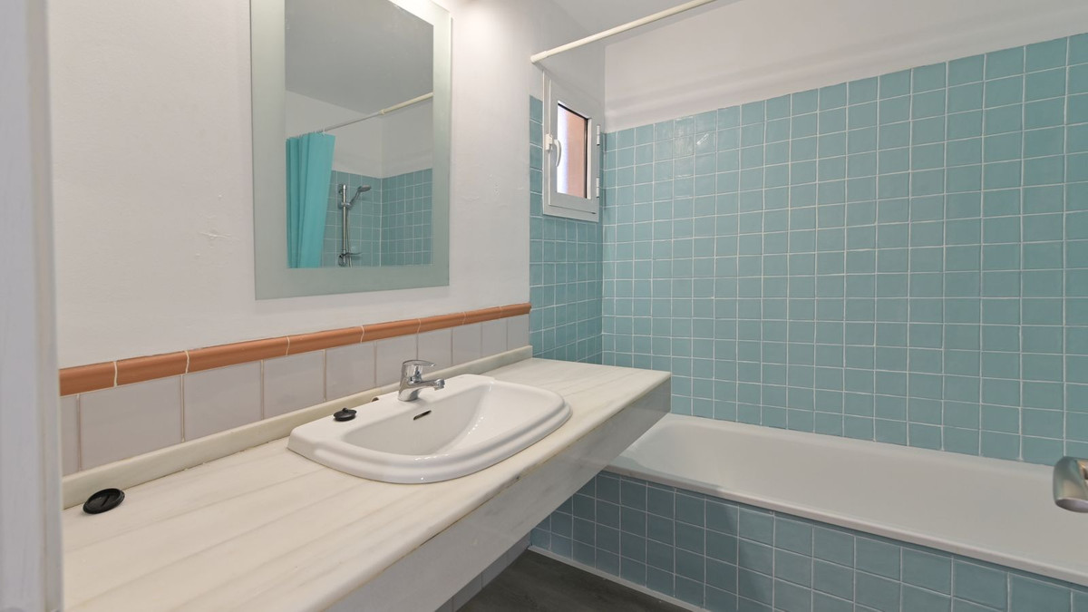 2 Bed Apartment for sale in Fuengirola Costa Del Sol, Málaga, Spain