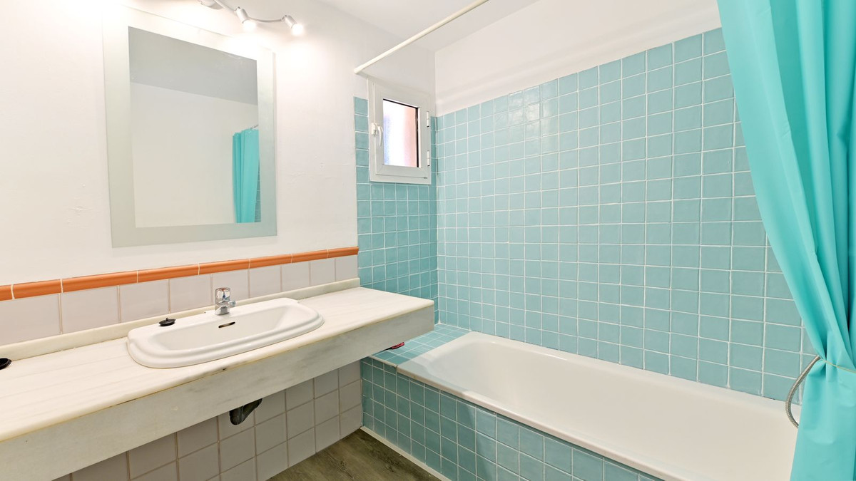 2 Bed Apartment for sale in Fuengirola Costa Del Sol, Málaga, Spain