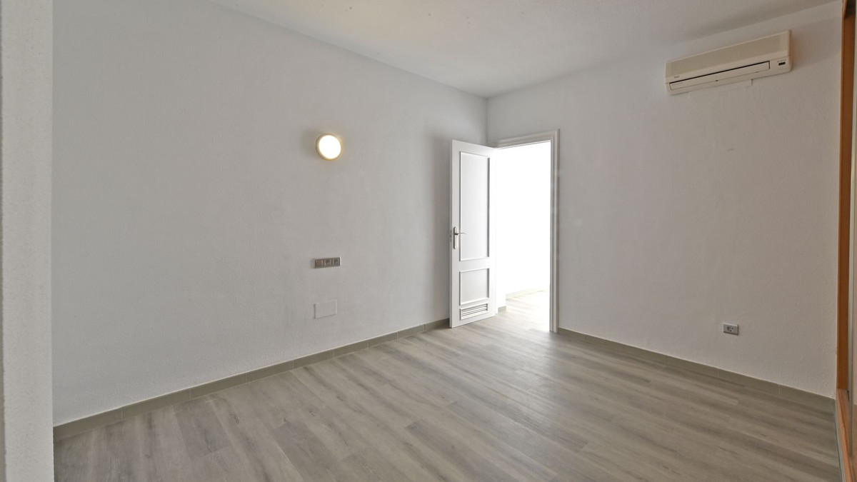 2 Bed Apartment for sale in Fuengirola Costa Del Sol, Málaga, Spain
