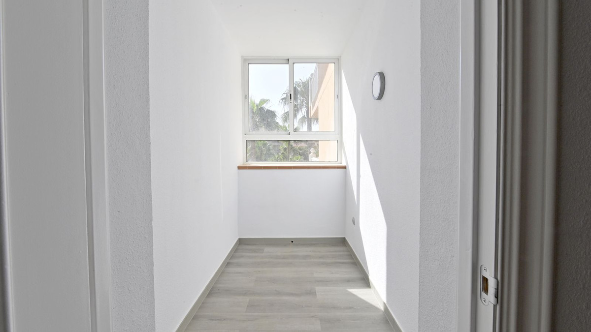 2 Bed Apartment for sale in Fuengirola Costa Del Sol, Málaga, Spain