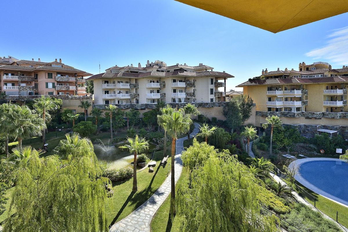 2 Bed Apartment for sale in Fuengirola Costa Del Sol, Málaga, Spain