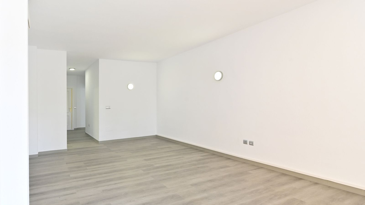 2 Bed Apartment for sale in Fuengirola Costa Del Sol, Málaga, Spain