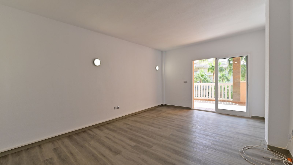 2 Bed Apartment for sale in Fuengirola Costa Del Sol, Málaga, Spain