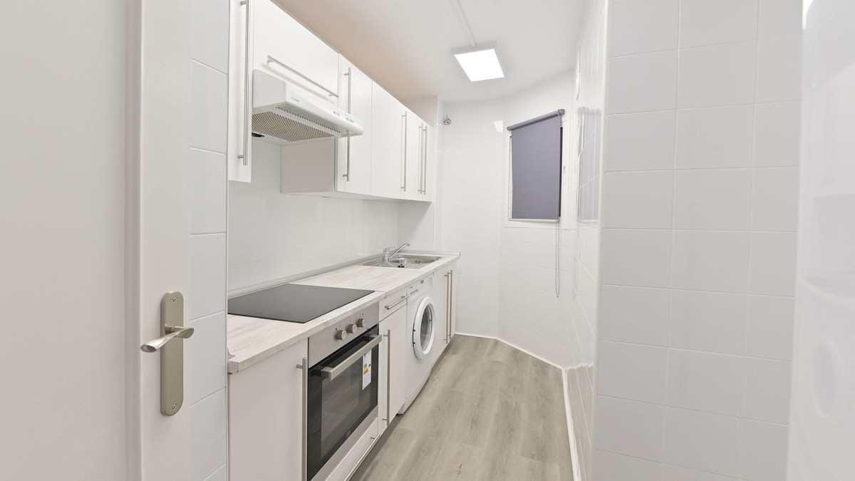 2 Bed Apartment for sale in Fuengirola Costa Del Sol, Málaga, Spain