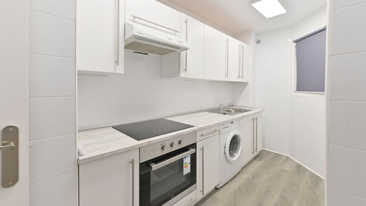 2 Bed Apartment for sale in Fuengirola Costa Del Sol, Málaga, Spain