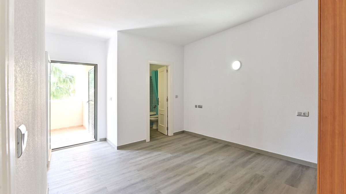 2 Bed Apartment for sale in Fuengirola Costa Del Sol, Málaga, Spain