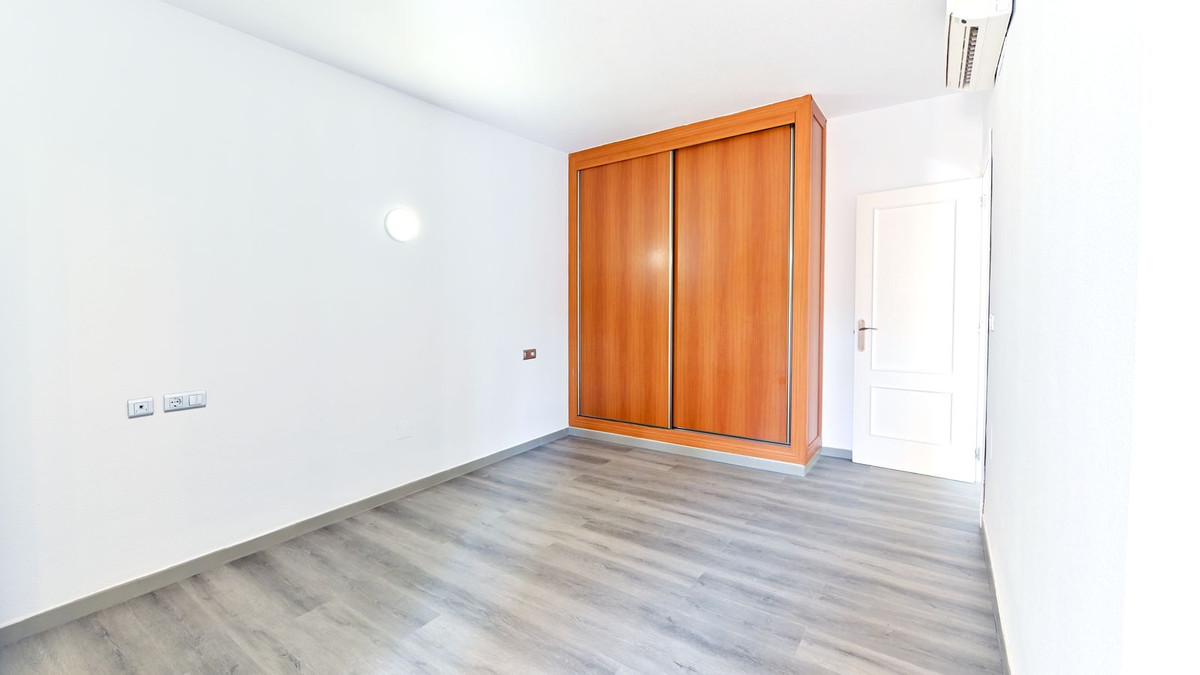 2 Bed Apartment for sale in Fuengirola Costa Del Sol, Málaga, Spain