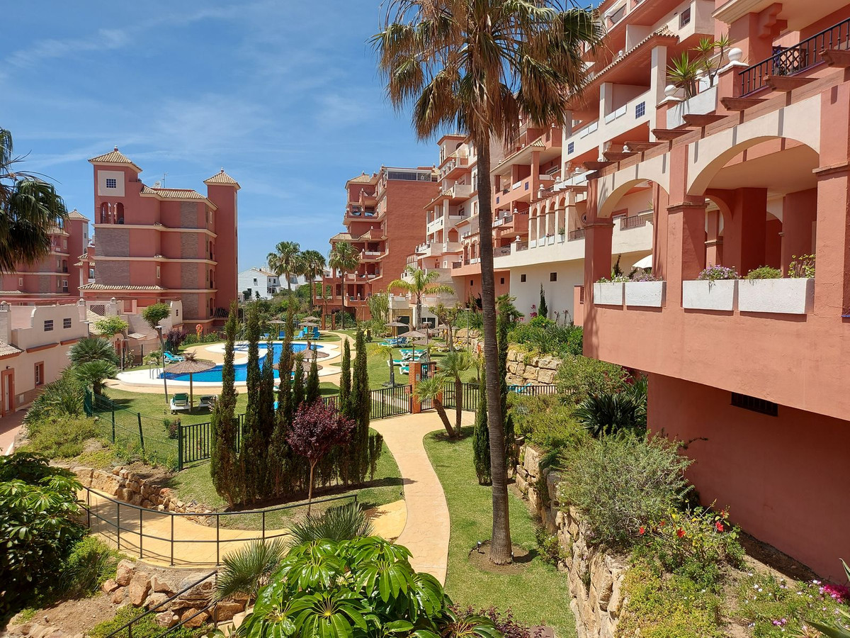 3 Bed Apartment for sale in La Duquesa Costa Del Sol, Málaga, Spain