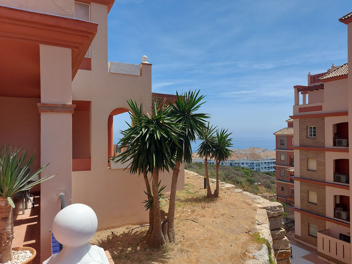 3 Bed Apartment for sale in La Duquesa Costa Del Sol, Málaga, Spain