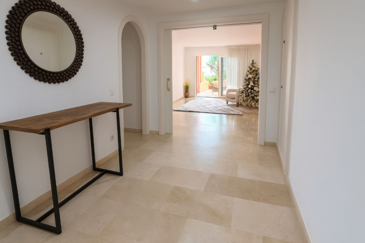 3 Bed Apartment for sale in La Duquesa Costa Del Sol, Málaga, Spain